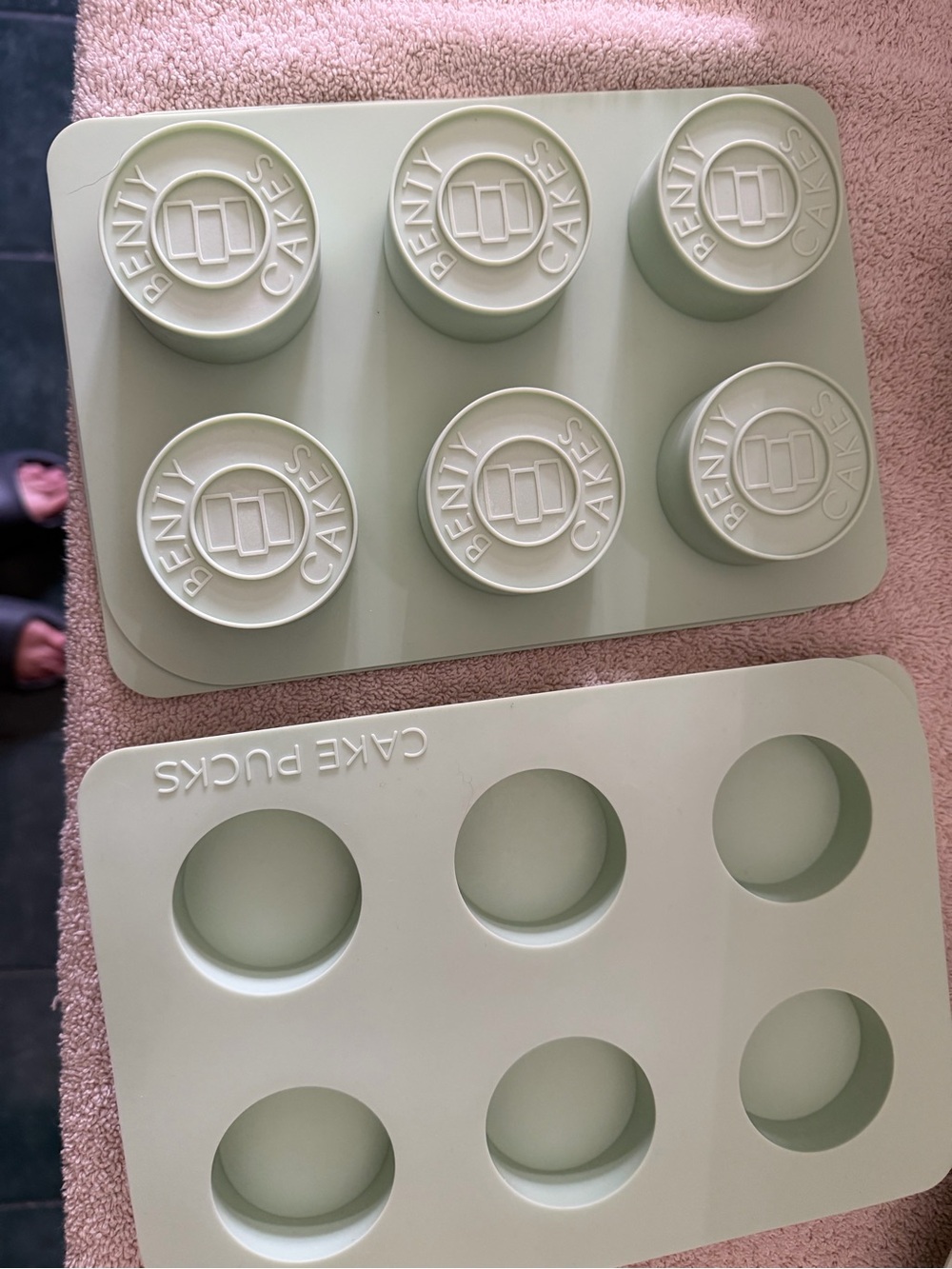 BENTY CAKE PUCK MOLDS Silicone Baking Molds & Trays - Sage Green - Picture 4 of 5
